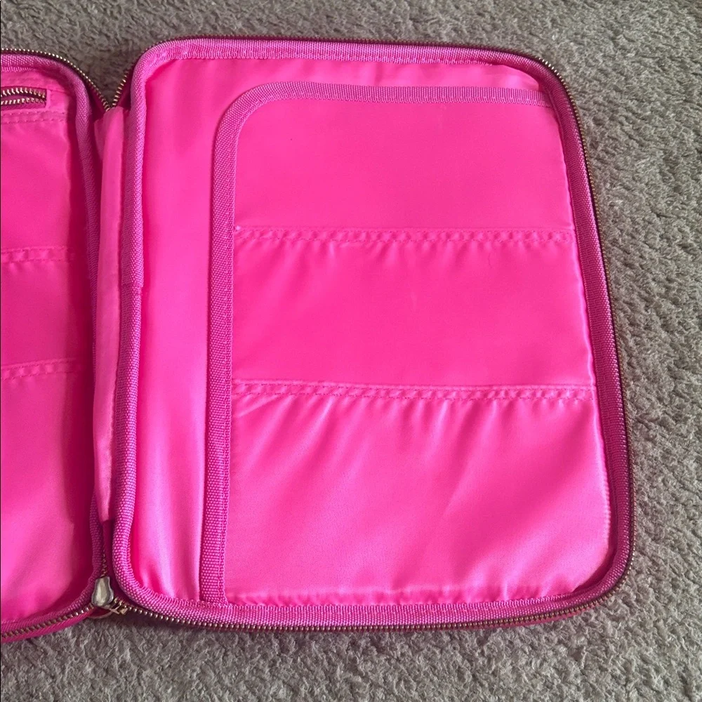 Lilly Pulitzer Agenda Folio in the Wild floral Confetti pattern